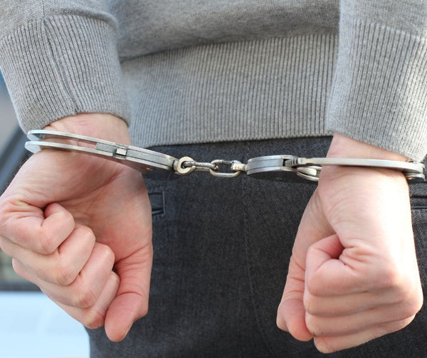 Arrêté ou détenu par la police : connaissez-vous vos droits?
